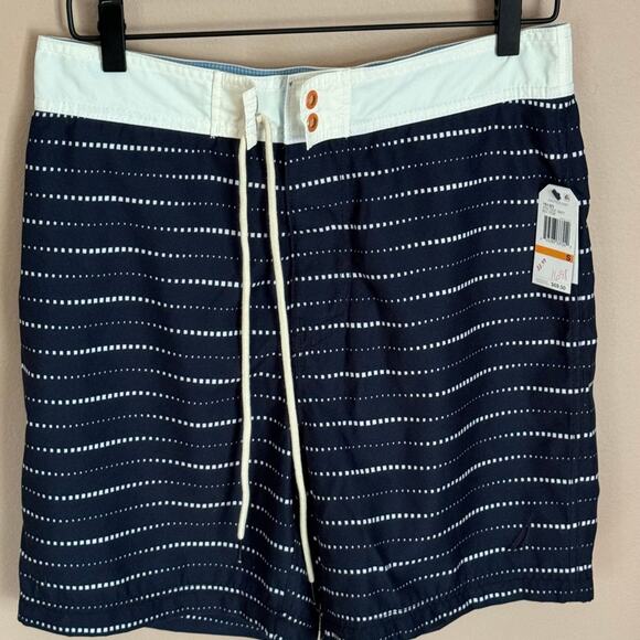 Men’s Nautica Swim Trunks Small NWT - Picture 1 of 4